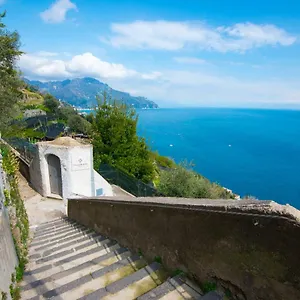 https://villa-orleans.hotels-amalfi.com